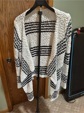 Black & White Striped Open-Front Women’s Cardigan